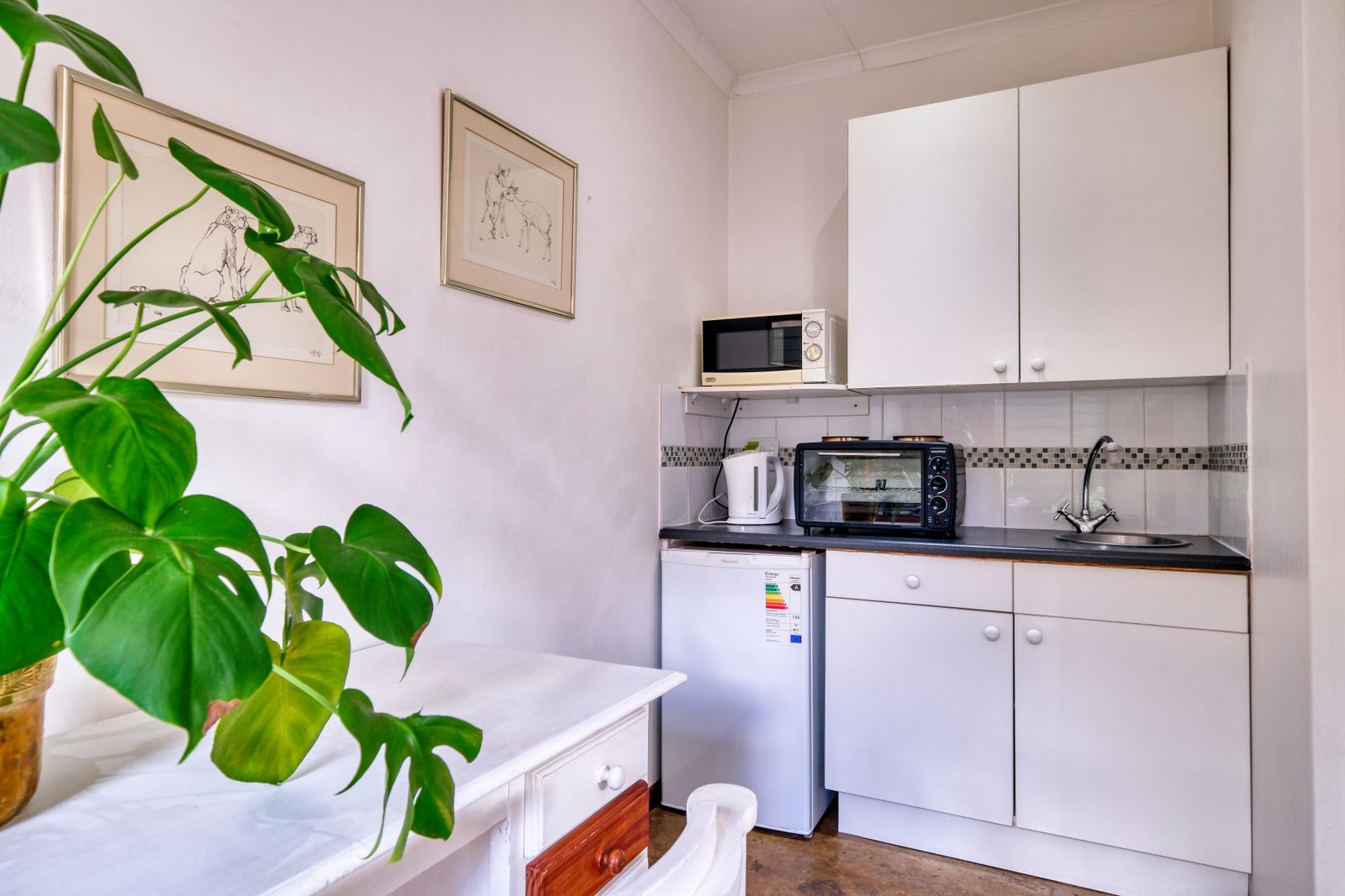 Cheviot Hills Guest Studio — converted garage studio with kitchenette
